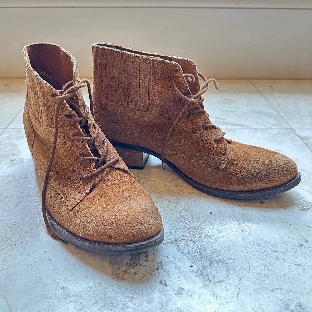 Matisse Vinny low heal ankle boots size 7.5 Tan Suede
